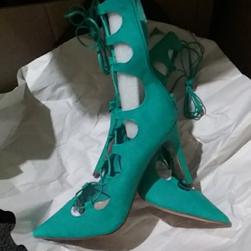 Shoes - Picture 2 of 3